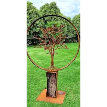 Elegant Golden Sculpture