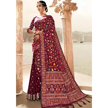Impeccable Finish Classic Ladies Sarees