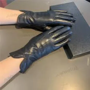 Anti wrinkle Designer Gloves