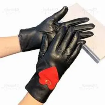 New Fashionable Heart Print Gloves