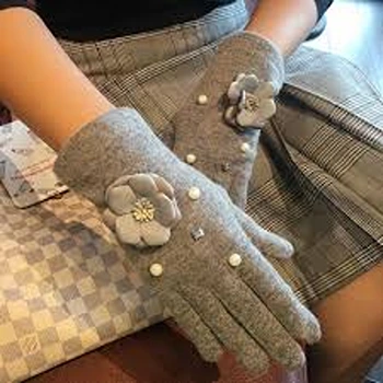 Entrancing Designer Woolen Gloves
