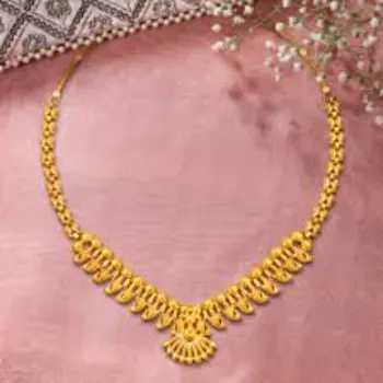 Smooth Texture Gold Necklace 