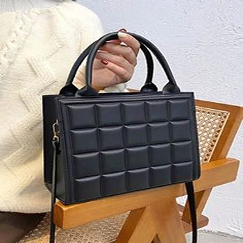 Black Ravishing Bag For Ladies