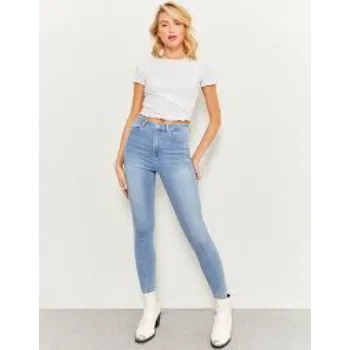 Womens Classic Fitted Jeans