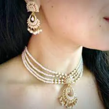 Modern Pearl Necklace