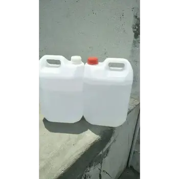 Plastic Engine Oil Can