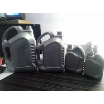 Plastic Engine Oil Can