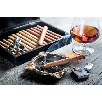 Fine Finished Stylish Ash Tray