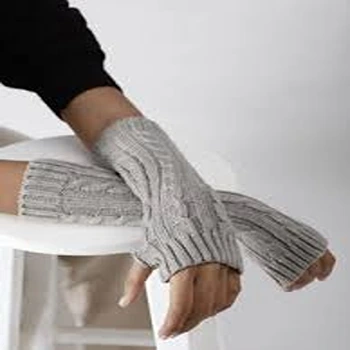 Alluring Designer Grey Woolen Gloves