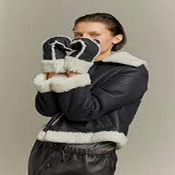 Alluring Woolen Gloves