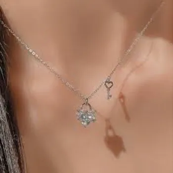 Smooth Texture White Gold Pendant 